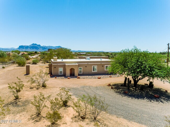 Building Photo - 655 N Merrill Rd