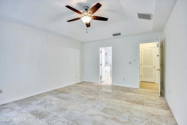 Building Photo - 657 MacKenzie Cir