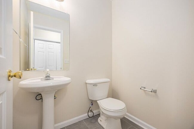 Building Photo - Fully Renovated 3BR/3BA Home with Bonus Room in Lawrenceville!