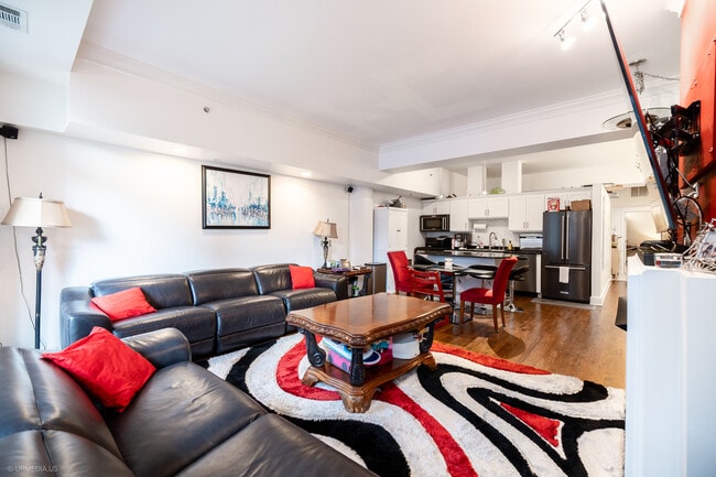 Building Photo - 165 N Canal St