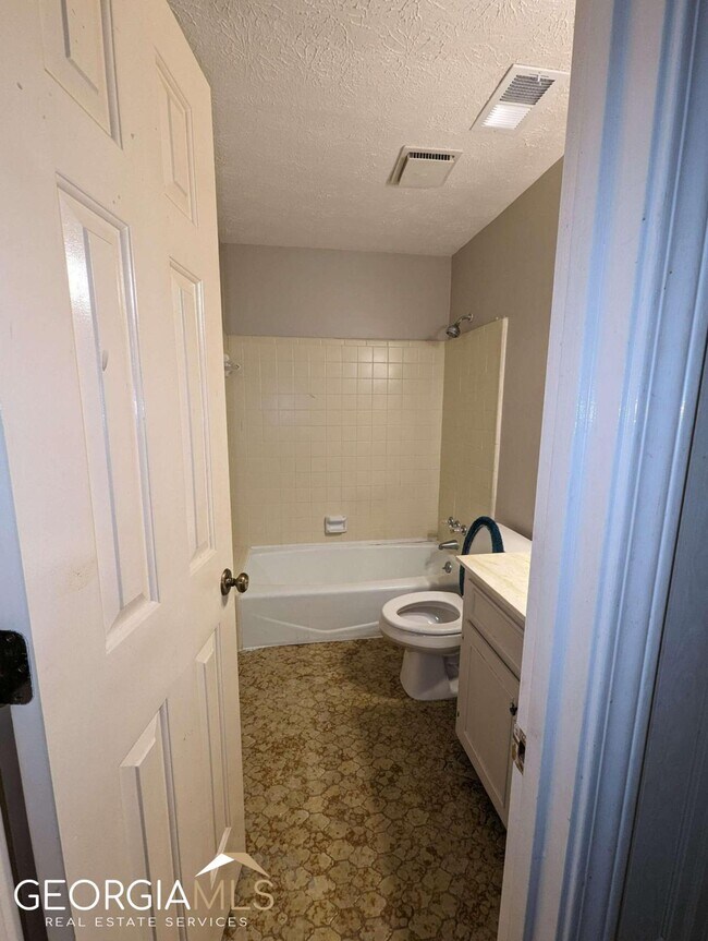Building Photo - 1651 Howell Highlands Pl