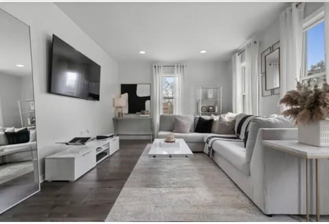 Building Photo - 50 Howe St