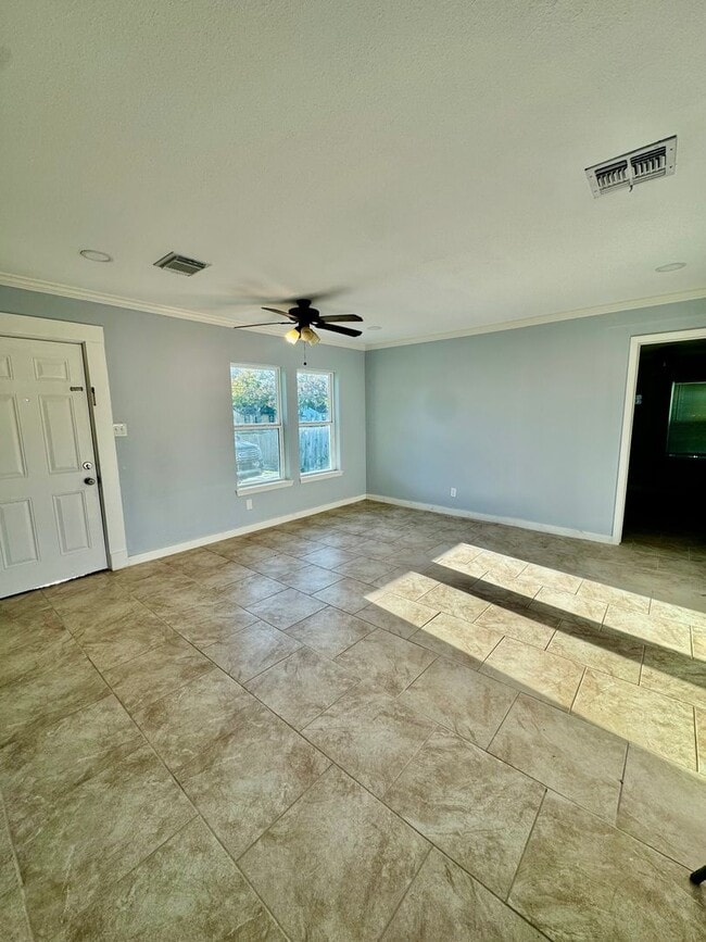 Building Photo - New Rental! Updated 2-bedroom located in a Southside Neighborhood!