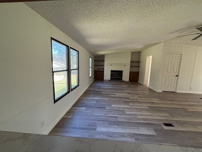 Building Photo - FOR RENT