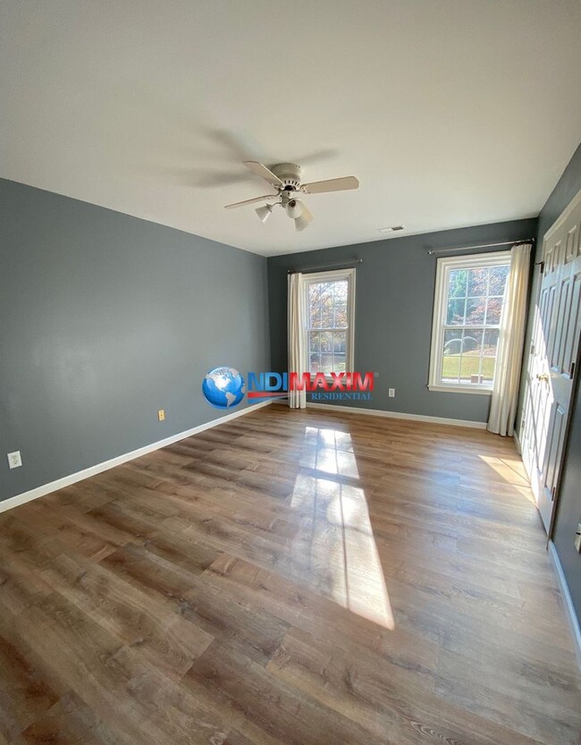 Building Photo - Spacious 6 bedrooms house in the NORTHVIEW...
