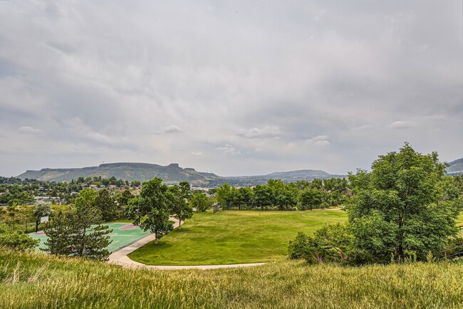 Building Photo - Luxury Golden Home with Private Pool & Bac...