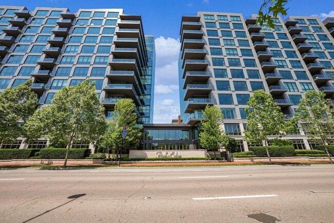 Building Photo - 250 W Spring St