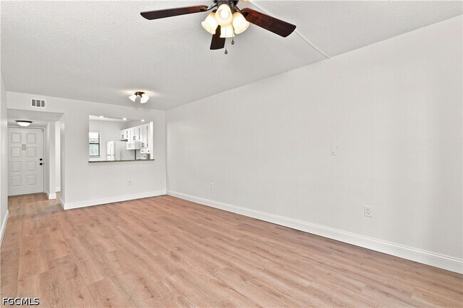 Building Photo - 9261 Central Park Dr