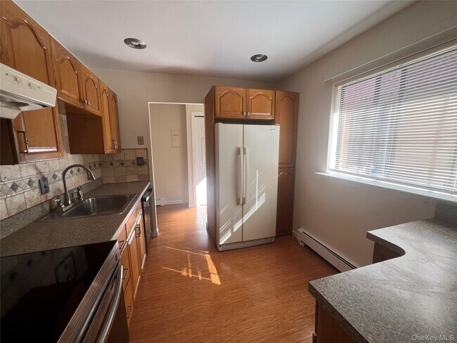 Building Photo - 2 Granada Crescent