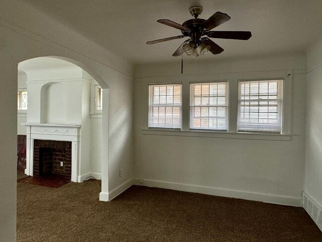 Building Photo - 15537 Normandy St