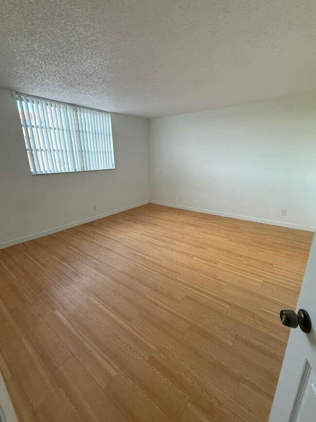 Building Photo - 408 NW 68th Ave