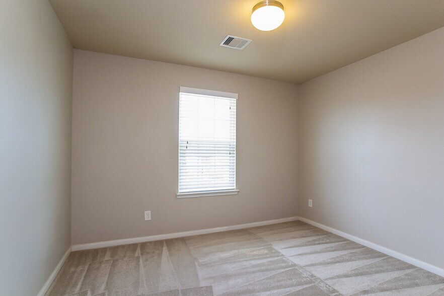 Building Photo - 23630 Maple View Dr