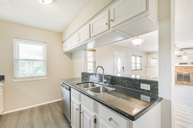 Building Photo - 5646 Birchmont Dr