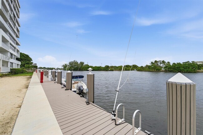 Building Photo - 1170 N Federal Hwy