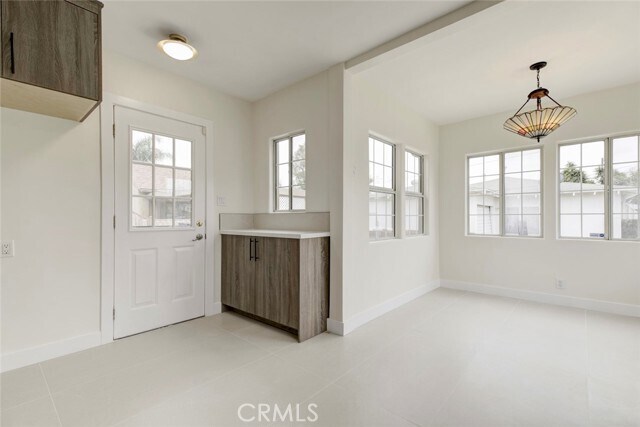 Building Photo - 6622 Varna Ave