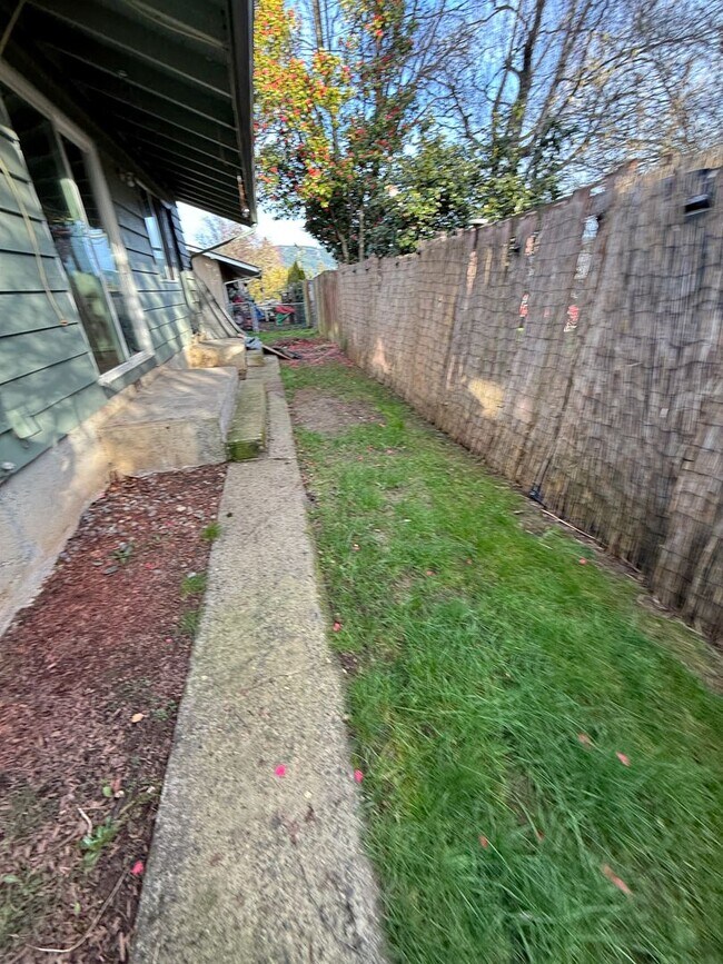 Building Photo - 802 N 20th Ave