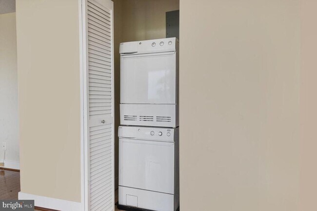 Building Photo - 1220 Blair Mill Rd