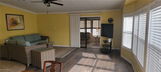 Building Photo - 4700 Tahiti Dr