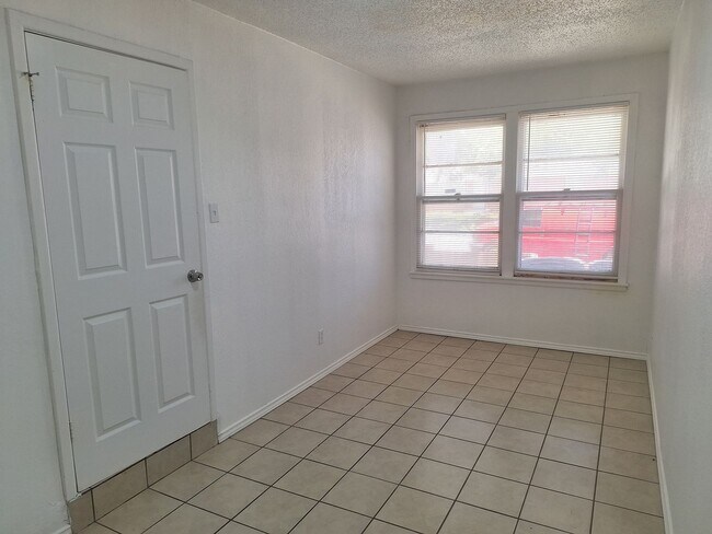 Building Photo - 5912 Maceo Ln