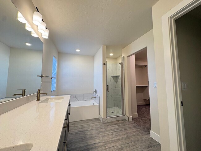 Building Photo - NEW Build!! Ironhawk Townhome #22!