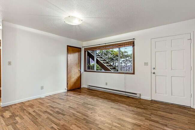 Building Photo - 121A SE 30th Pl