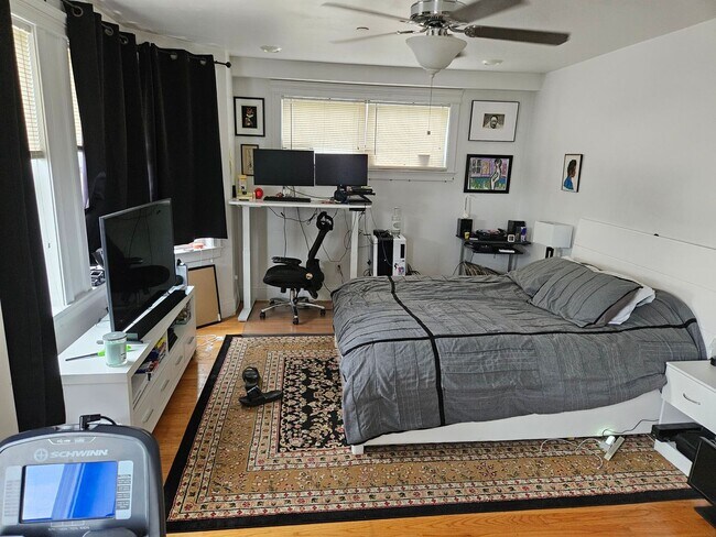 Building Photo - Immaculate 5 bed 3 bath in Lower Allston... Don't miss out..