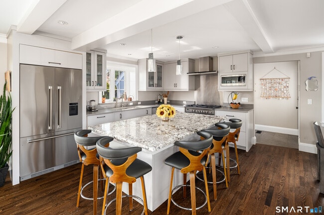 Building Photo - 187 Dolphin Cove Quay