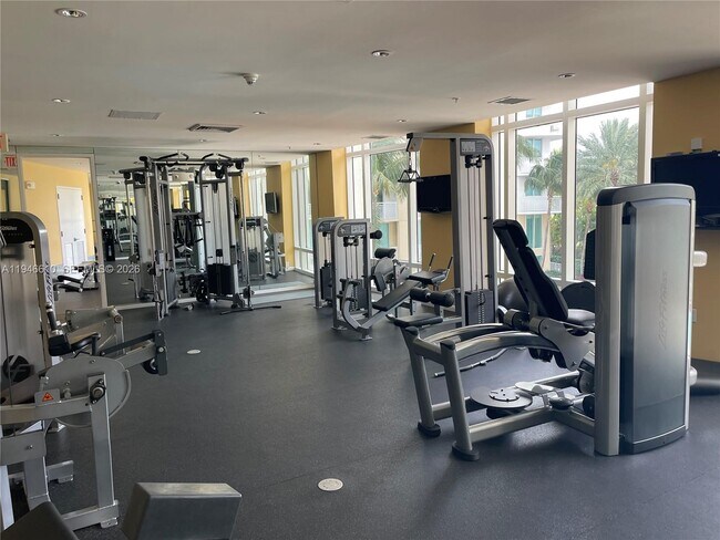 Building Photo - 1745 E Hallandale Beach Blvd