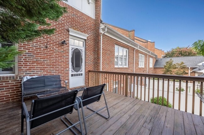Building Photo - Stylish 3-bedroom townhome in Vermillion in Hustersville