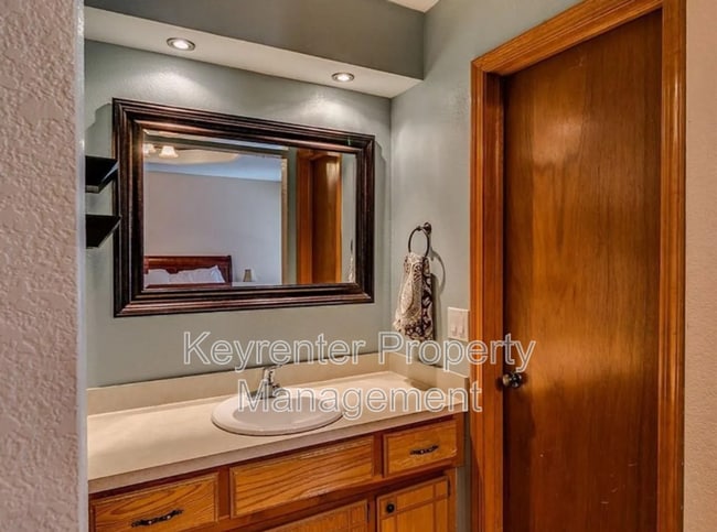 Building Photo - 8301 Azurewood Dr