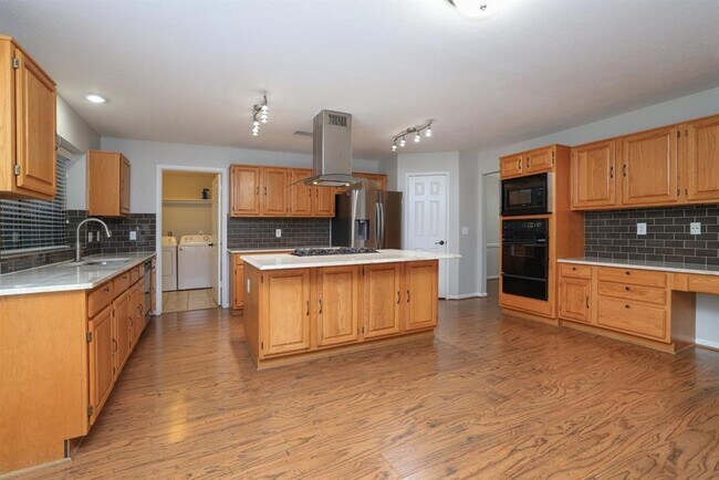 Building Photo - 17318 Shadow Valley Dr