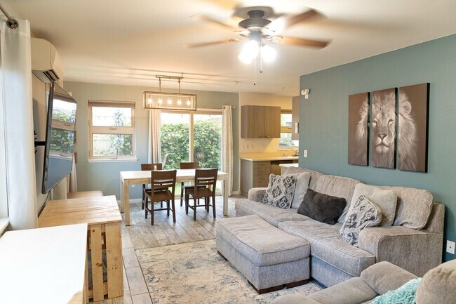 Building Photo - Charming Furnished 3 Bed/2.5 Bath two stor...