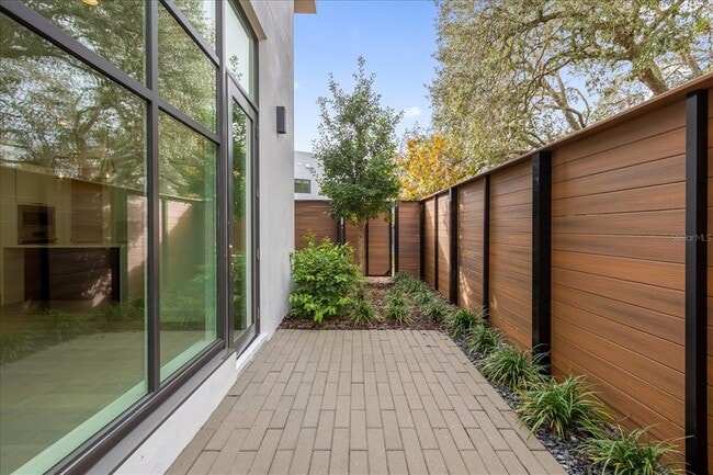 Building Photo - 1776 Mondrian Cir