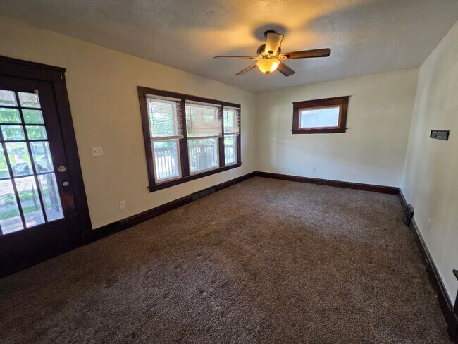 Building Photo - 4100 Mapledale Ave