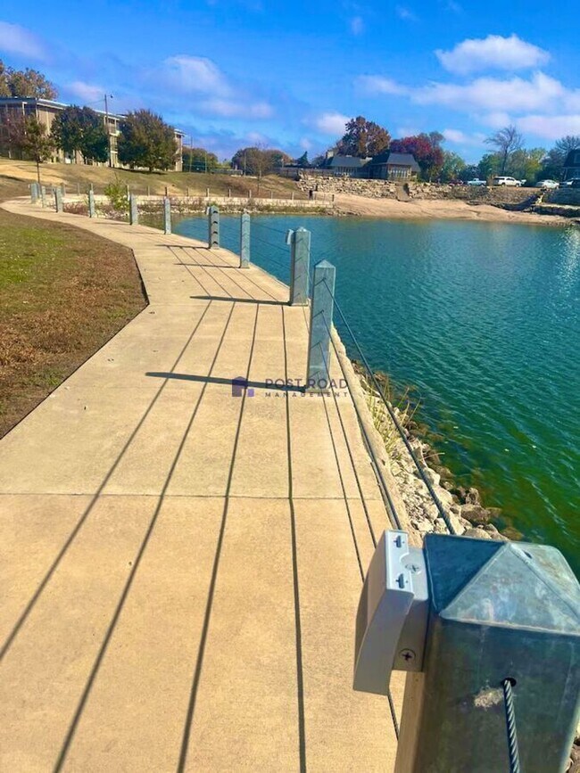 Building Photo - 705 W 27th St S