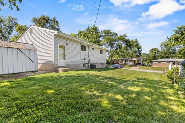 Building Photo - 855 Teson Rd