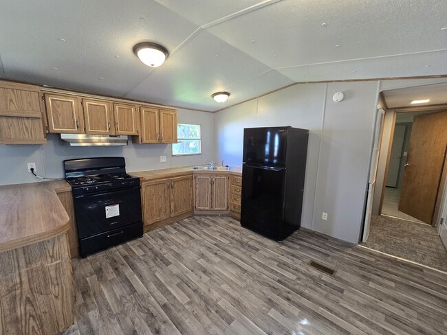 Building Photo - 700 W Ridgeway Ave