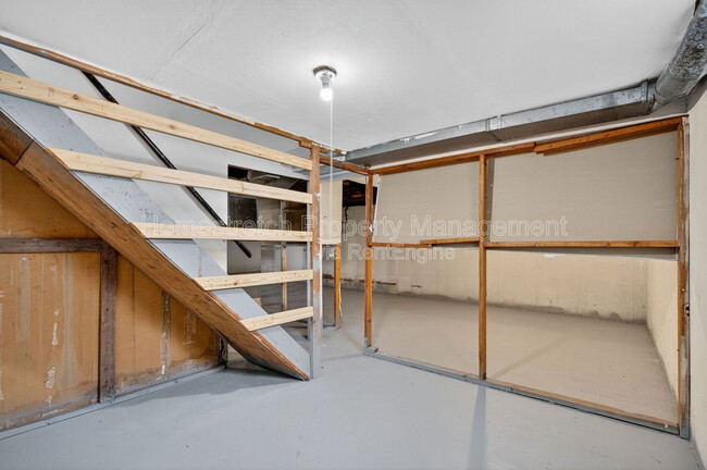 Building Photo - 437 Lanark Rd