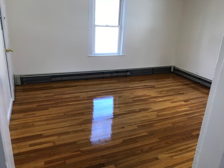 Building Photo - 8 Myrtle St