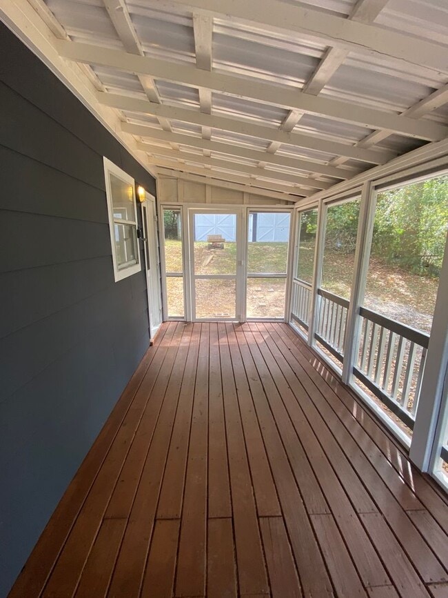 Building Photo - Ringgold 2 Bed 1 bath Screened in Porch, Oversized Workshop