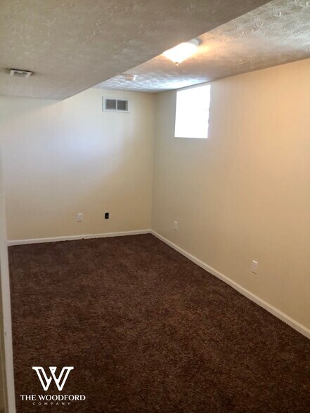 Building Photo - 1639 Summit St