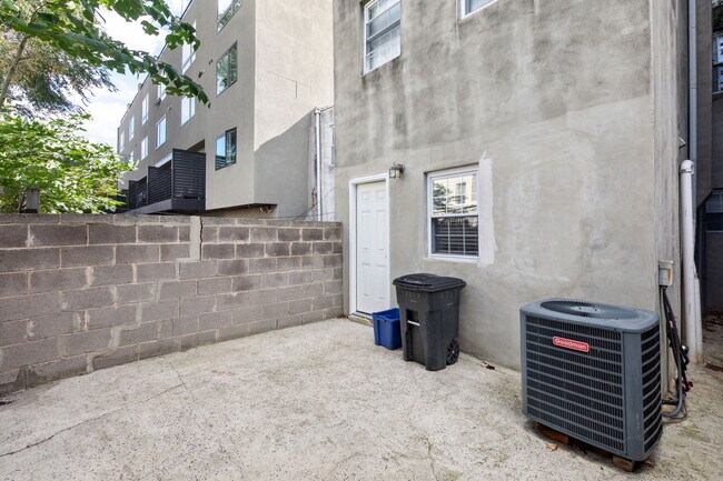 Building Photo - 1717 Annin St