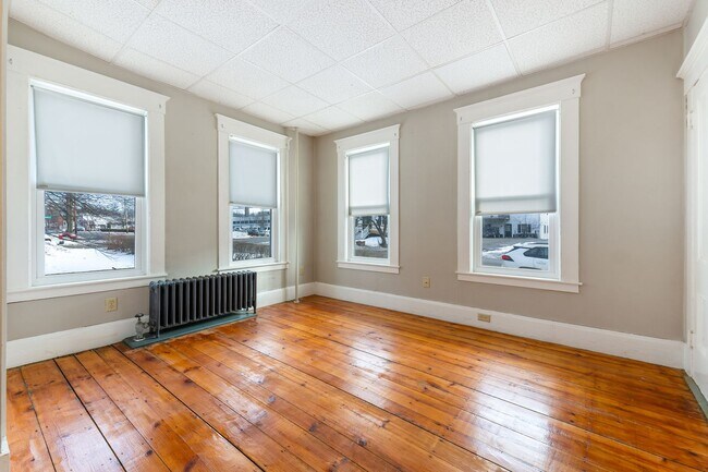 Building Photo - 96 Broadway