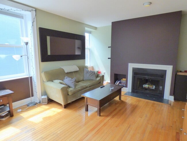 Building Photo - 1916 17th St NW