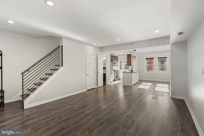 Building Photo - 5105 New Hampshire Ave NW