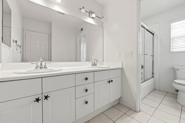 Building Photo - 5643 Willowmere Ln