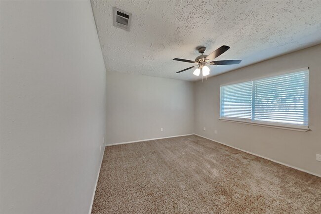 Building Photo - 16358 Maplemont Dr