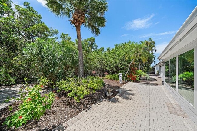 Building Photo - 706 Spanish Dr S