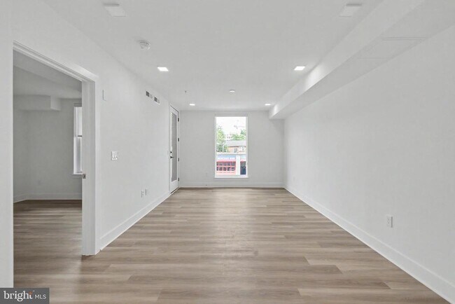 Building Photo - 701 N Henry St