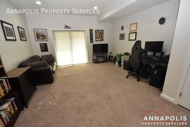 Building Photo - 619 Ravenwood Dr